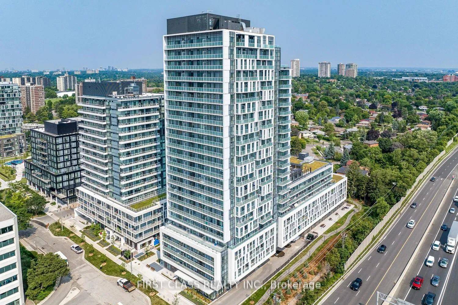 Immaculate Spacious 1 Bedroom Large Separate Den Den Office.