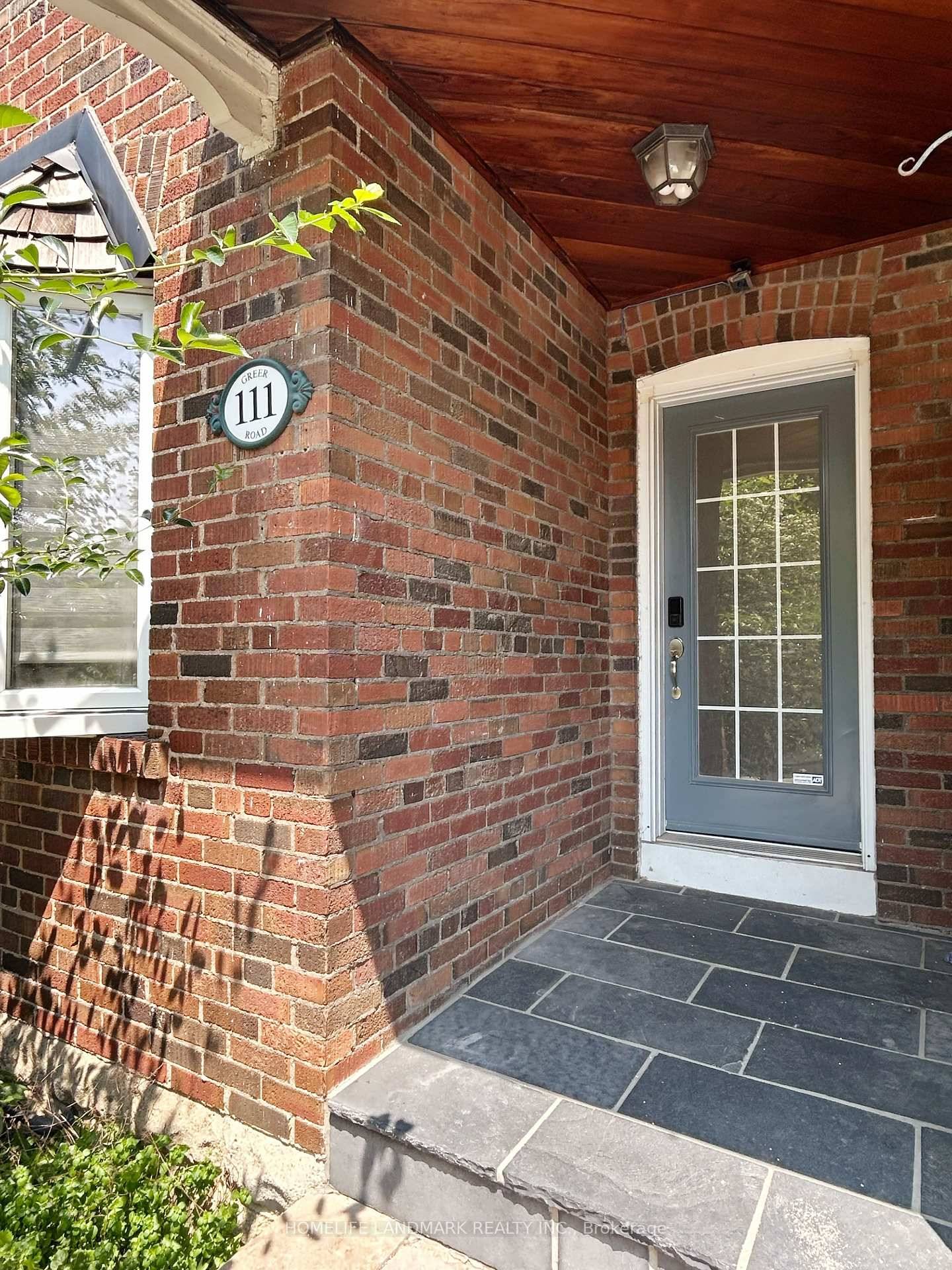 Ideally situated just steps from the top ranking John Wanless Junior Public School and within walking distance to premier shopping and dining along both Yonge Street and Avenue Road, this ...