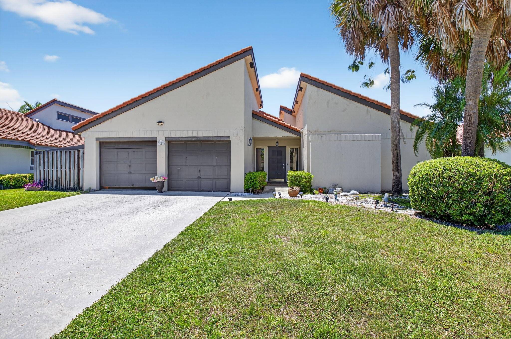 FANTASTIC OPPORTUNITY IN EAST BOCA RATON.