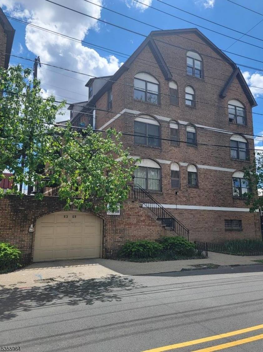 Beautiful condominium in the heart of the desireble ironbound section.