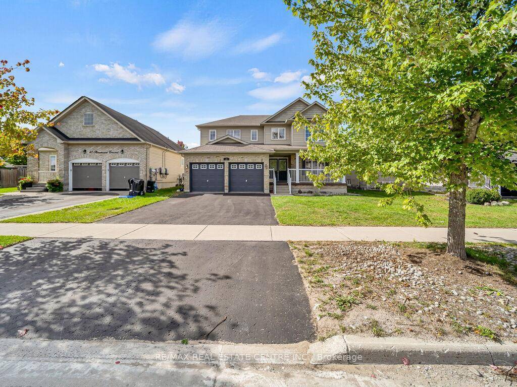 Welcome to 45 Stonemount Crescent an inviting, move in ready home featuring 4 bedrooms and 3 bathrooms in a quiet, family friendly Angus Essa crescent.
