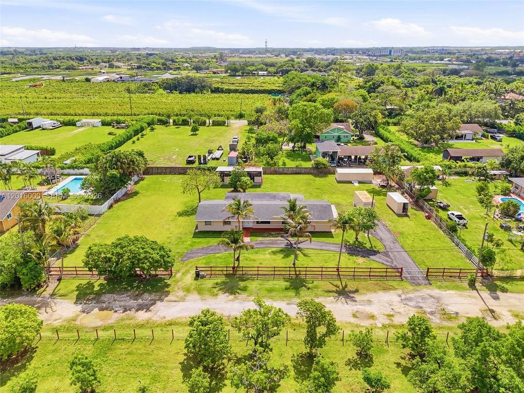 Welcome to true Redland living !
