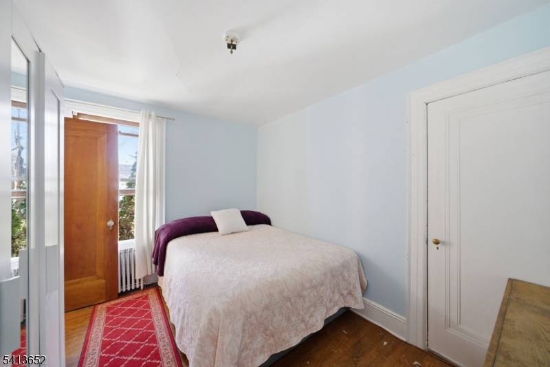 Well located two family home in desirable Hawthorne offering a total of 5 bedrooms and 2 full bathrooms.