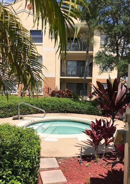 Spacious and Bright 1 Bedroom 1 Bathroom Condo at Sunrise.