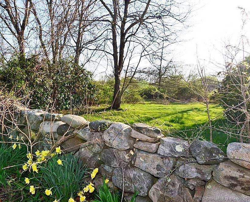 Construct a luxurious residence on the 1.