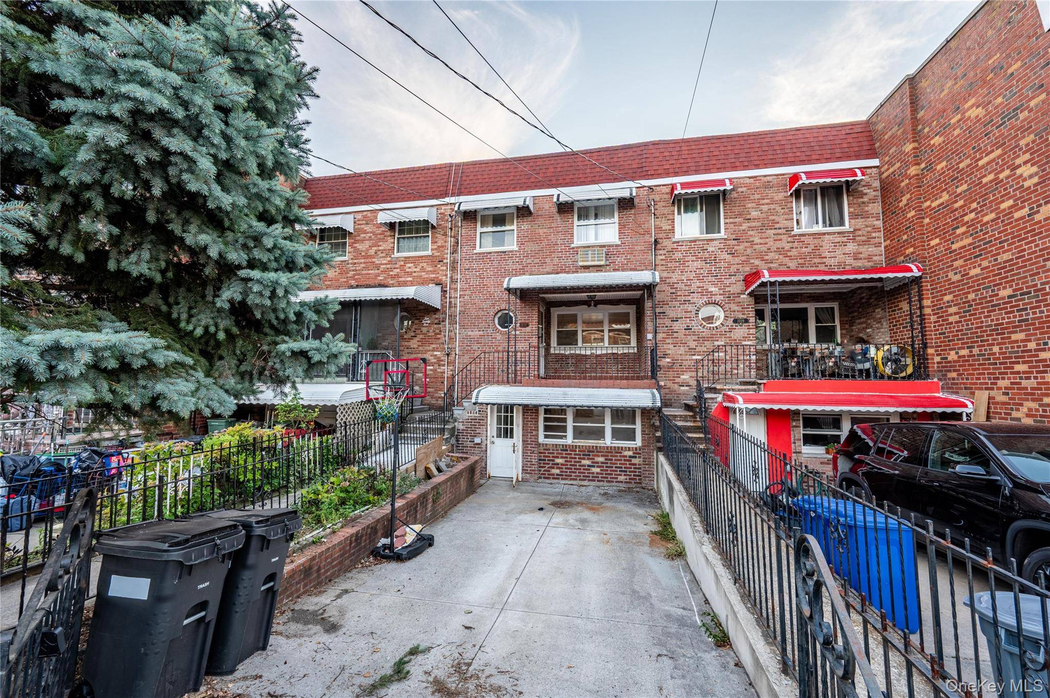 Welcome to your new home 1027 Throgmorton Avenue, a true hidden gem located in the sought after Country Club area of the Bronx.