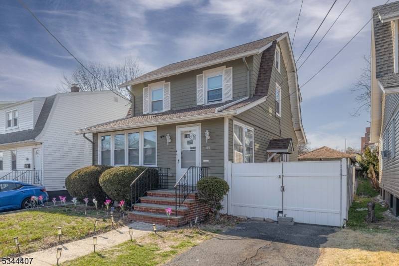 THIS STUNNING RESIDENCE IS LOCATED RIGHT ON THE LINE WITH UNION TOWNSHIP.