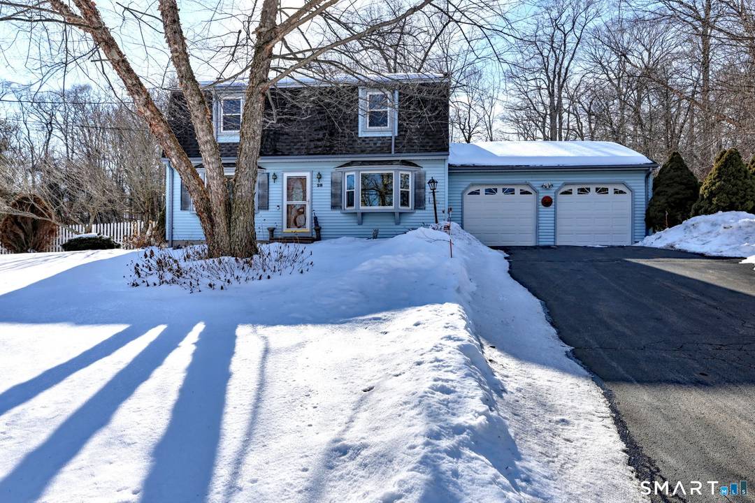 Charming one owner home in a sought after North Haven neighborhood.