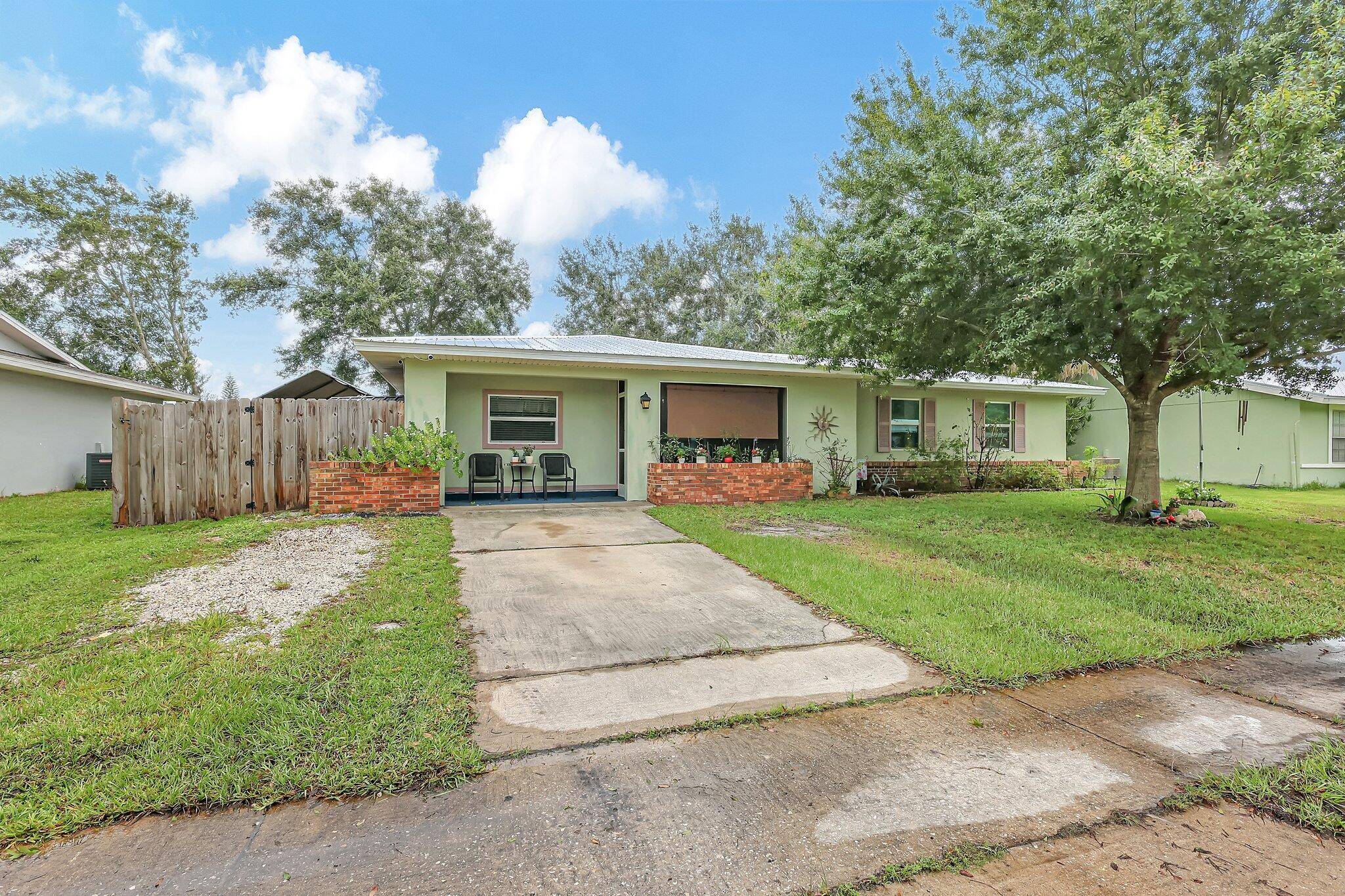 Sellers are motivated ! Perfect for First Time Homeowners or Retirees.