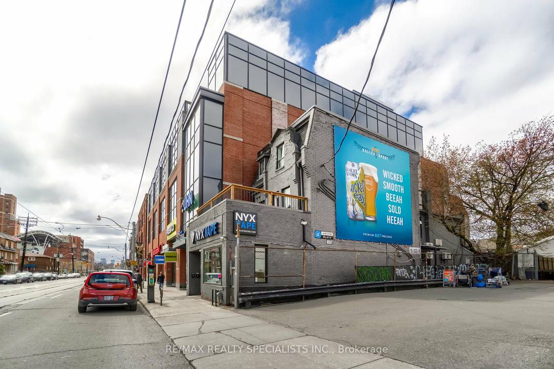 In the Heart of Trinity Bellwoods don t miss the opportunity to live close to many amenities, shopping, Public transport, Hospital and much partially Furnished with a Grand Patio and ...