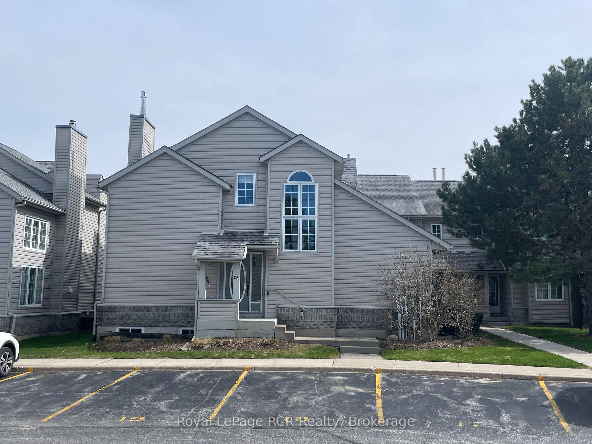 Rare opportunity ! A grandfathered in Short Term Accommodation townhome !