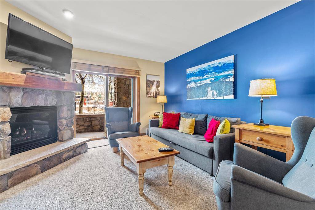 Located at the base of the ski area in River Run Village, this oversized corner half share 2 bedroom den lives like a 3 bedroom, comfortably sleeping 10.