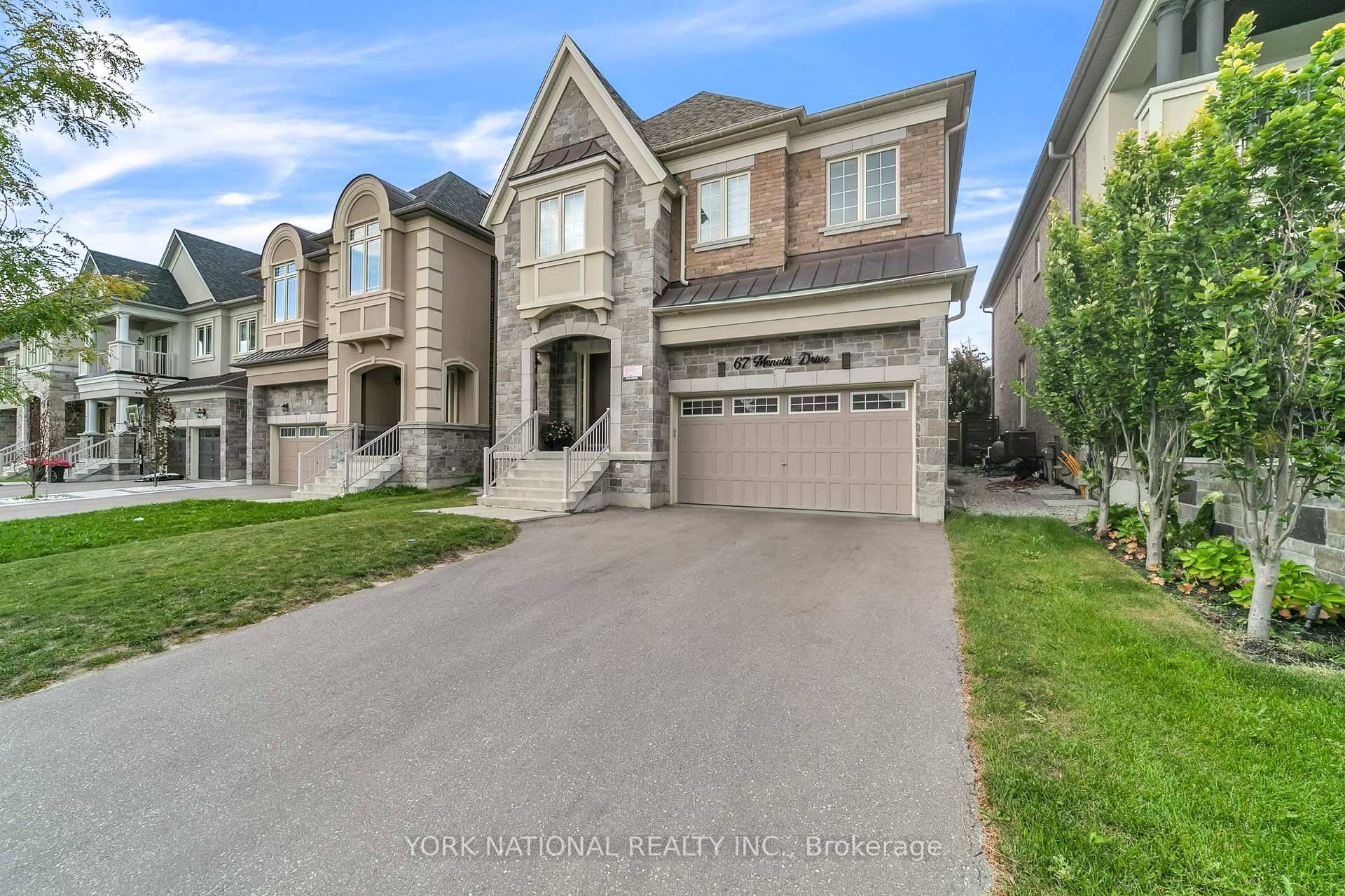 Oak Ridges Bright 2 Bedroom Walk Up Basement w Separate Entrance.