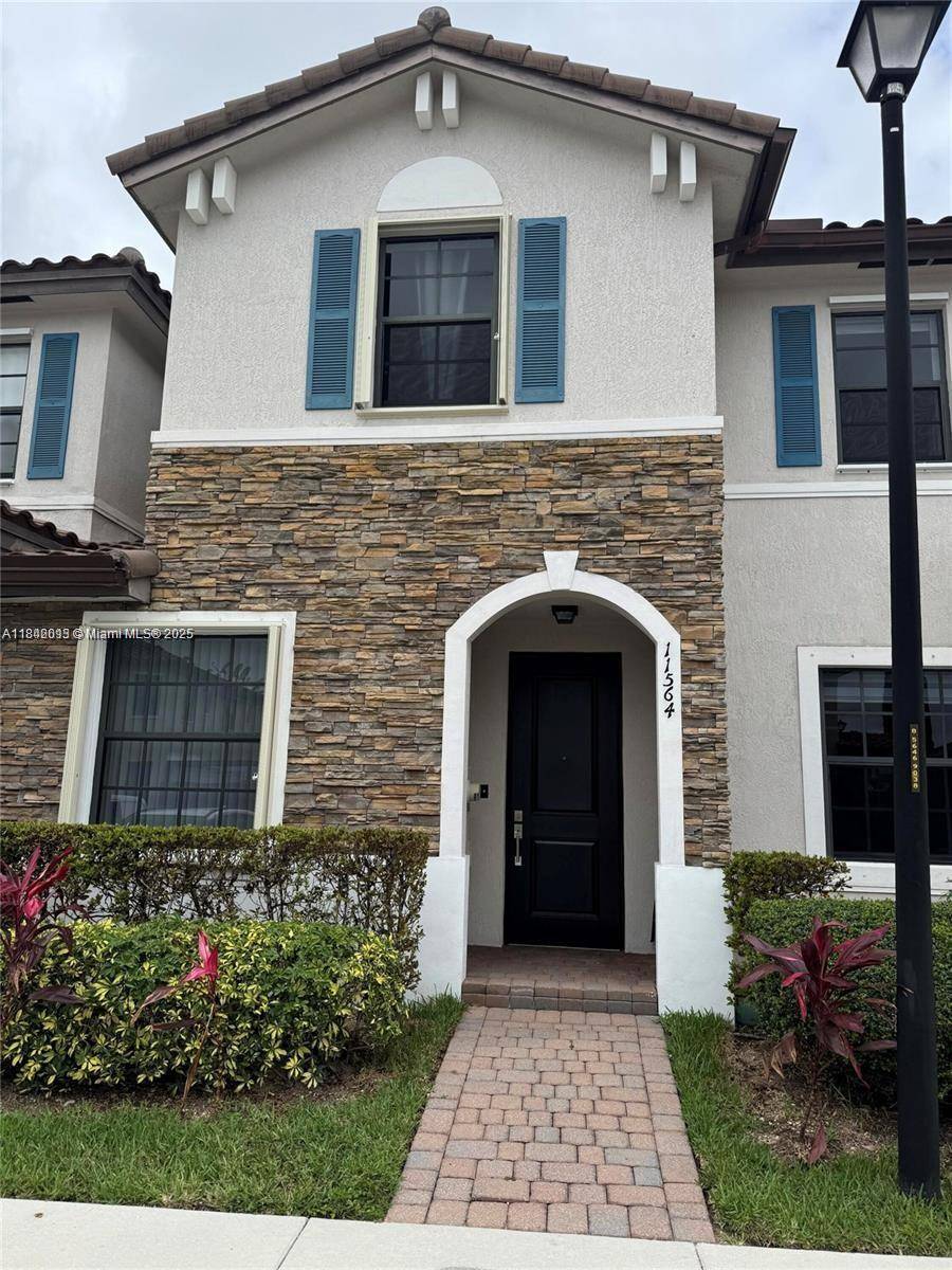 Welcome to this beautifully maintained 3 bedroom, 2.