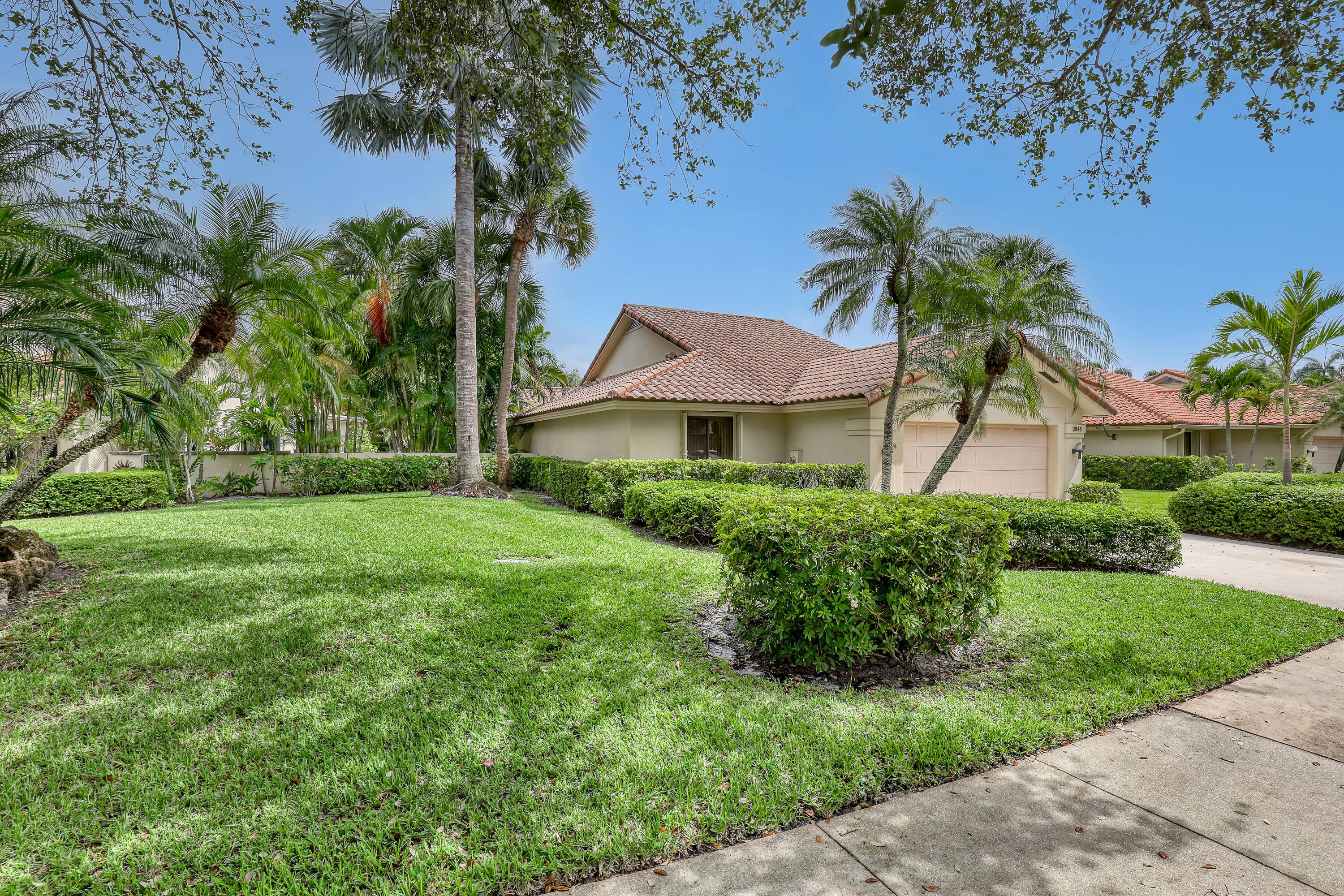 Highly Desirable Burg DiVosta Built Home in Saratoga Pointe.