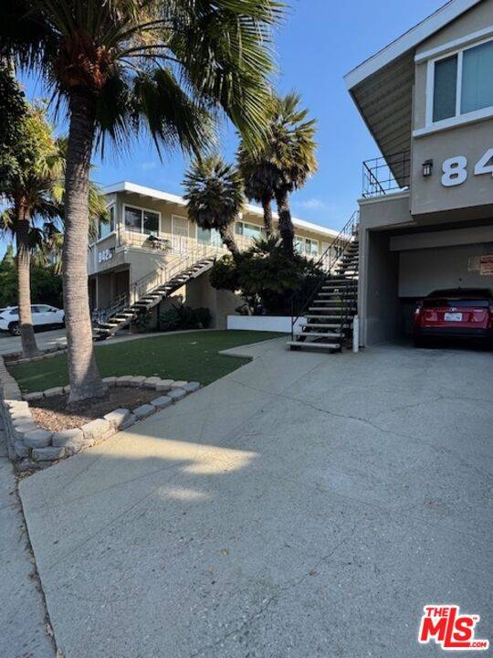 8420   Gulana Ave 7BR La