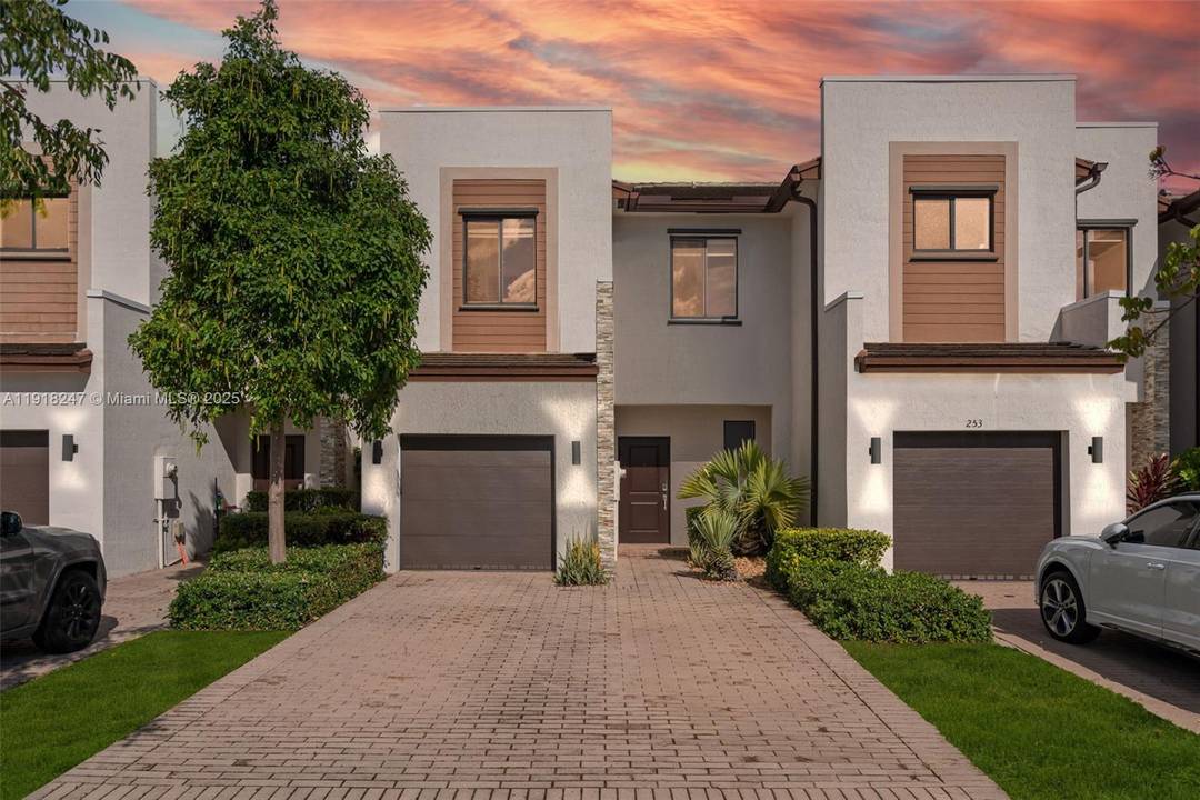 Stop scrolling this is the best priced townhouse in Las Ramblas at Via Ventura, with its prime location and upgrades.