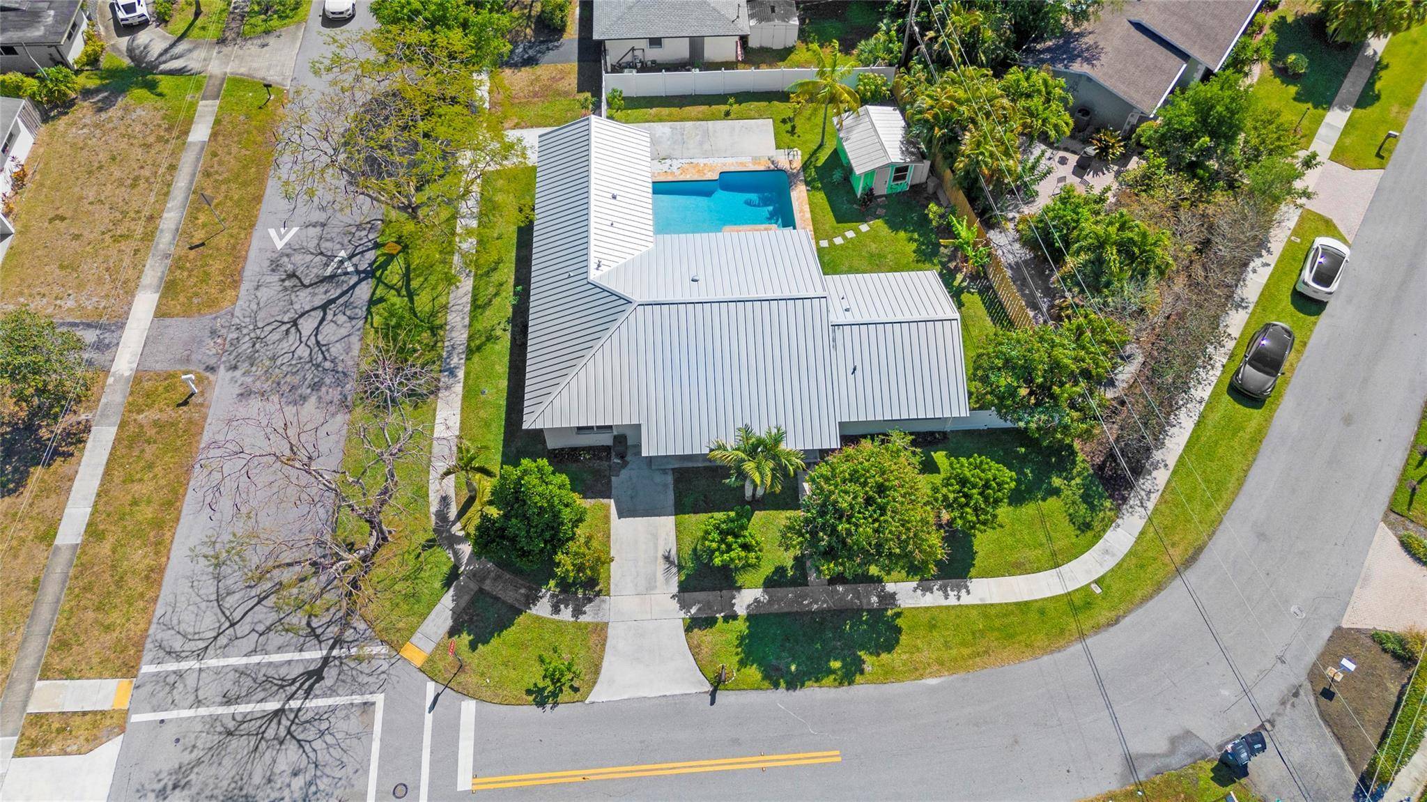 This centrally located, top schools, 4 bed and 3 bath corner lot house has new commercial grade medal roof, new fence and pool diamond bright all from 2024.
