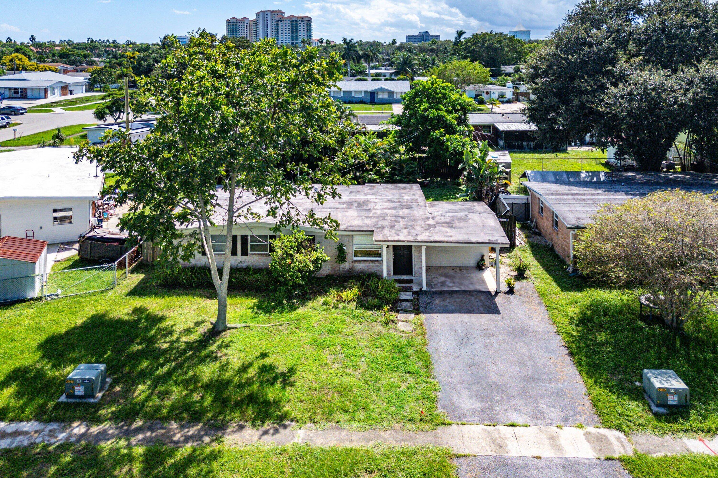 Charming 3BR 1. 5BA home in Palm Beach Gardens with no HOA bring your boat, RV, or toys !