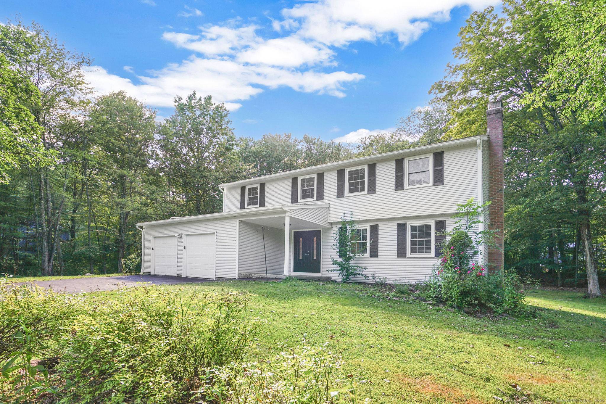Welcome to 17 Amy Lane in the heart of beautiful Simsbury, where nature, culture, and comfort are all right outside your door !