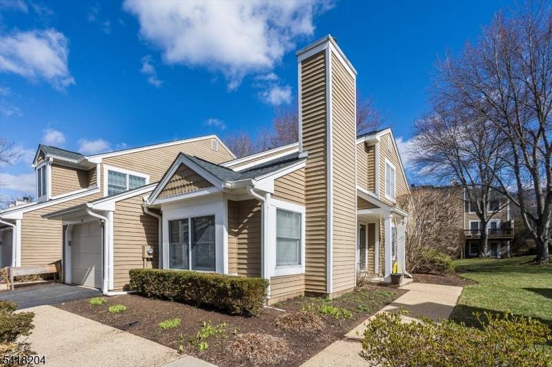 Inviting and Spacious End Unit in Desirable Stone Run II Offers an Open Floorplan Creating a Warm and Airy Atmosphere for Daily Living and Entertaining.