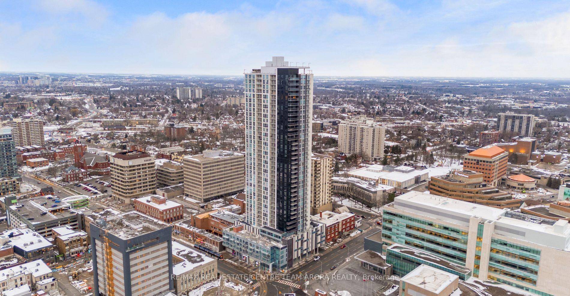 Wow Must See this luxury living in the heart of the city !