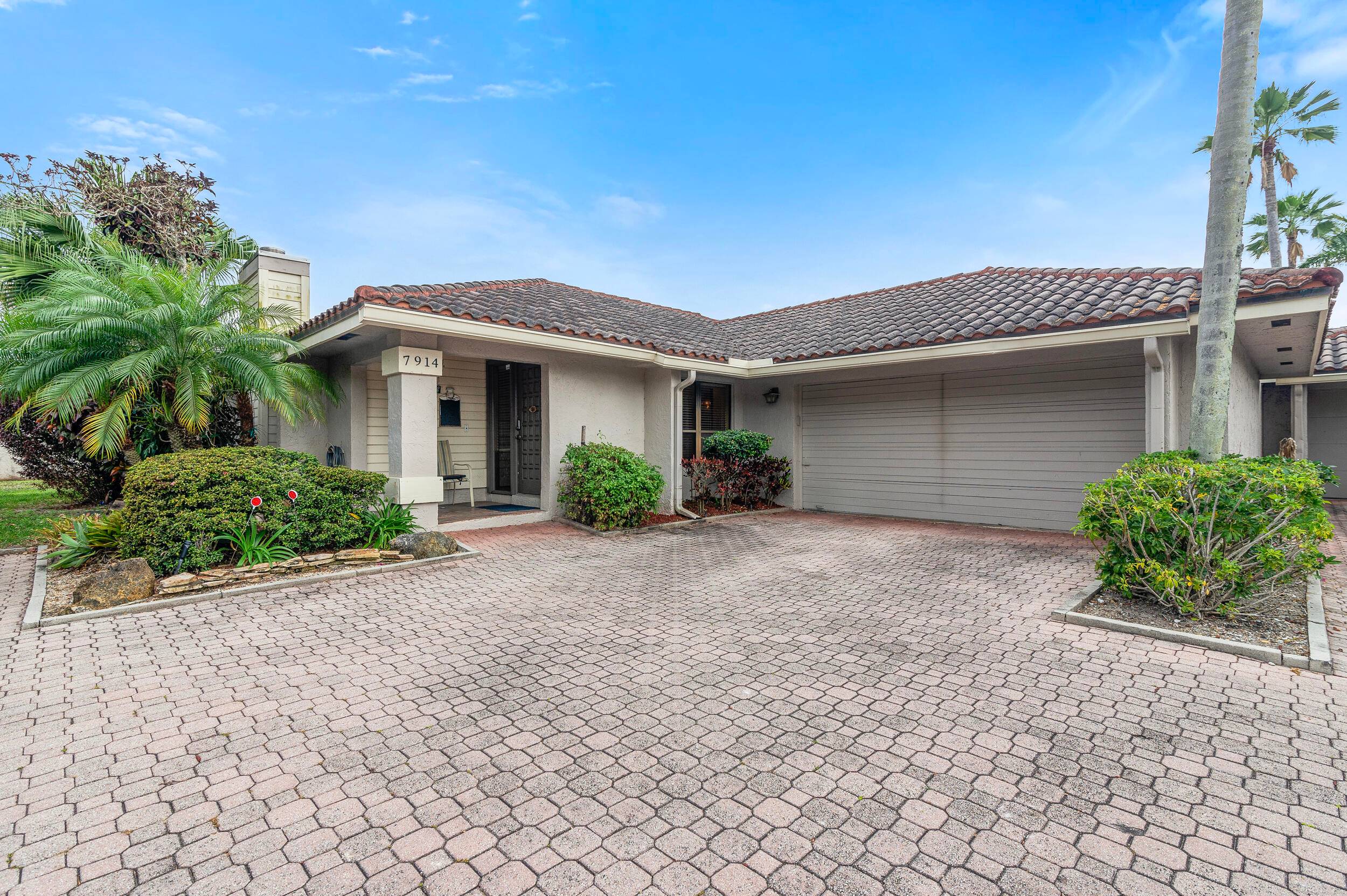 Palacios Del Mar Rarely Available 3 Bedroom Home !