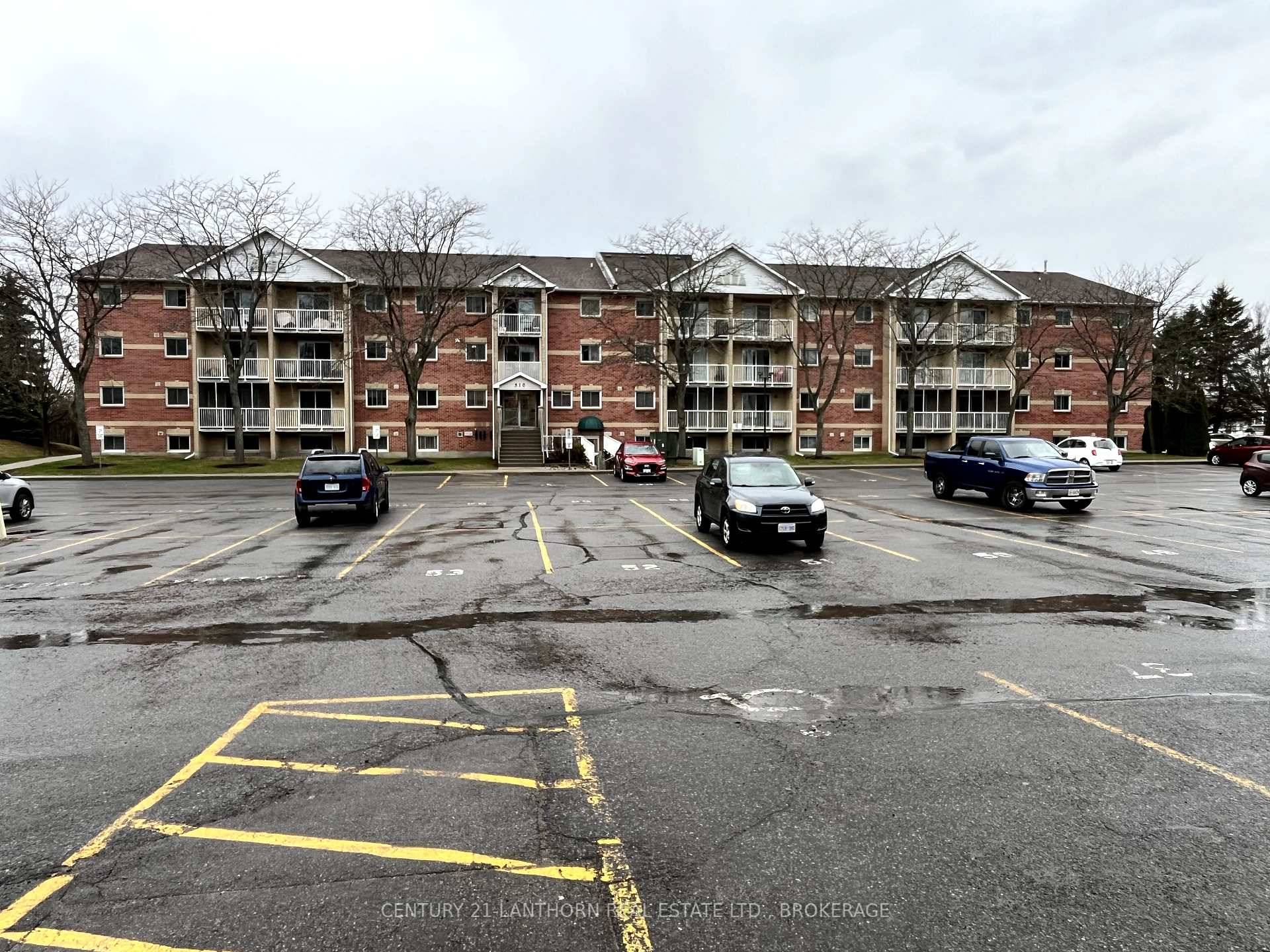 Updated 1 Bedroom Condo in a Prime Location This beautifully updated 1 bedroom, 1 bathroom condo offers modern comfort and unbeatable convenience.