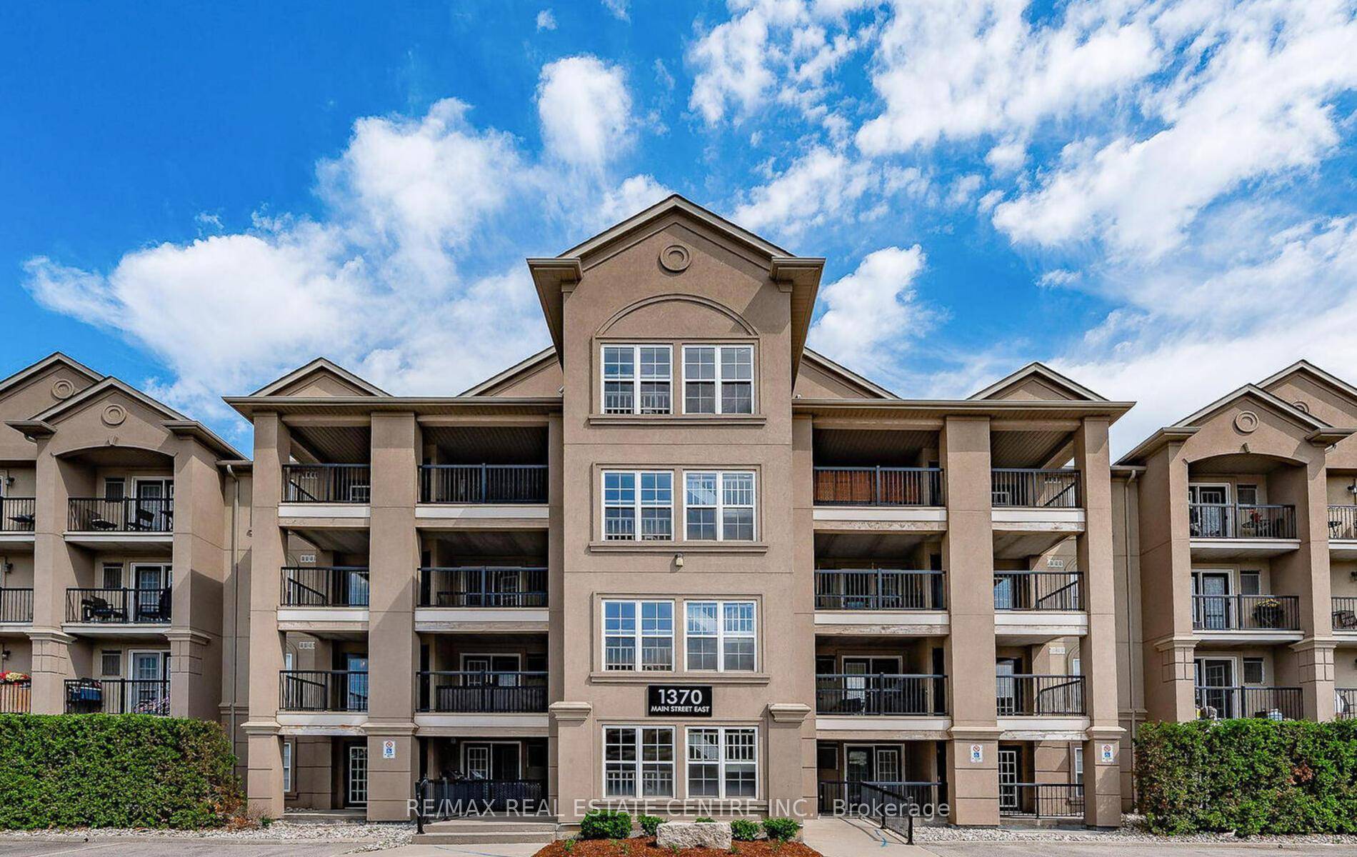 Open Concept Hampton Model, 893 sqft, in the heart of Milton's Dempsy neighbourhood.