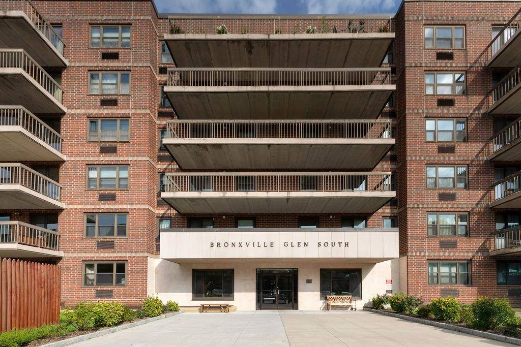 Welcome to Bronxville Glen South desirable and recently renovated one bedroom plus den office bedroom Flex lives like a 2 bedroom with 2 full renovated baths primary bath has quartz ...