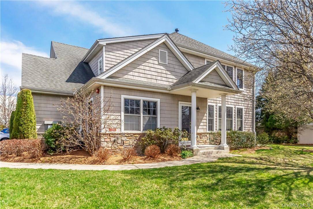 Enjoy the beauty amp ; convenience of living in Croton's Discovery Cove at Half Moon Bay, a sought after gated community offering year round resort like amenities a famous Riverwalk ...