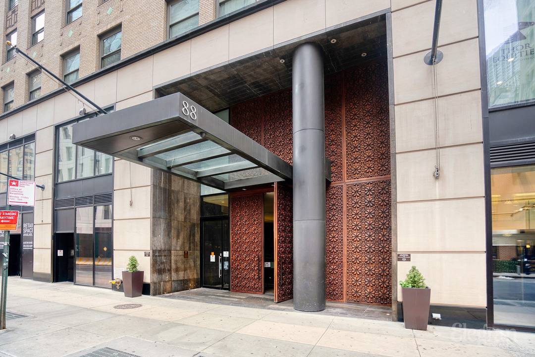 Step into luxury at Greenwich Club Residences, where elegance meets modern convenience in this bright and spacious alcove studio at 88 Greenwich Street.