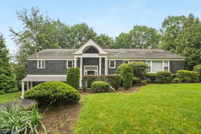 Stunning Custom Raised Ranch Over 3, 000 Sq Ft of Renovated Living Space !