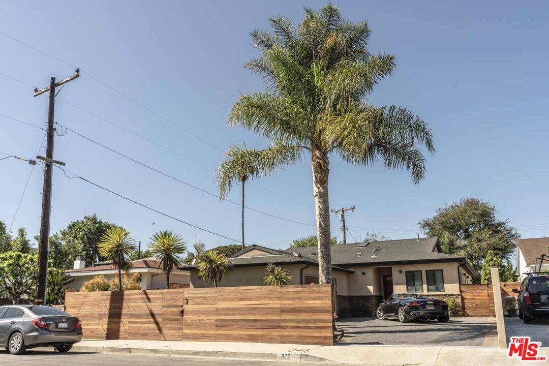 977   Vernon Ave 3BR Marina Del Rey La
