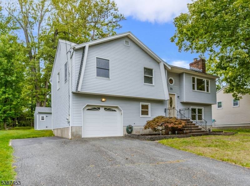 LOCATION PLUS ! ! This Custom Bi level Home, Built well maintained by its original owners ; is a true gem !