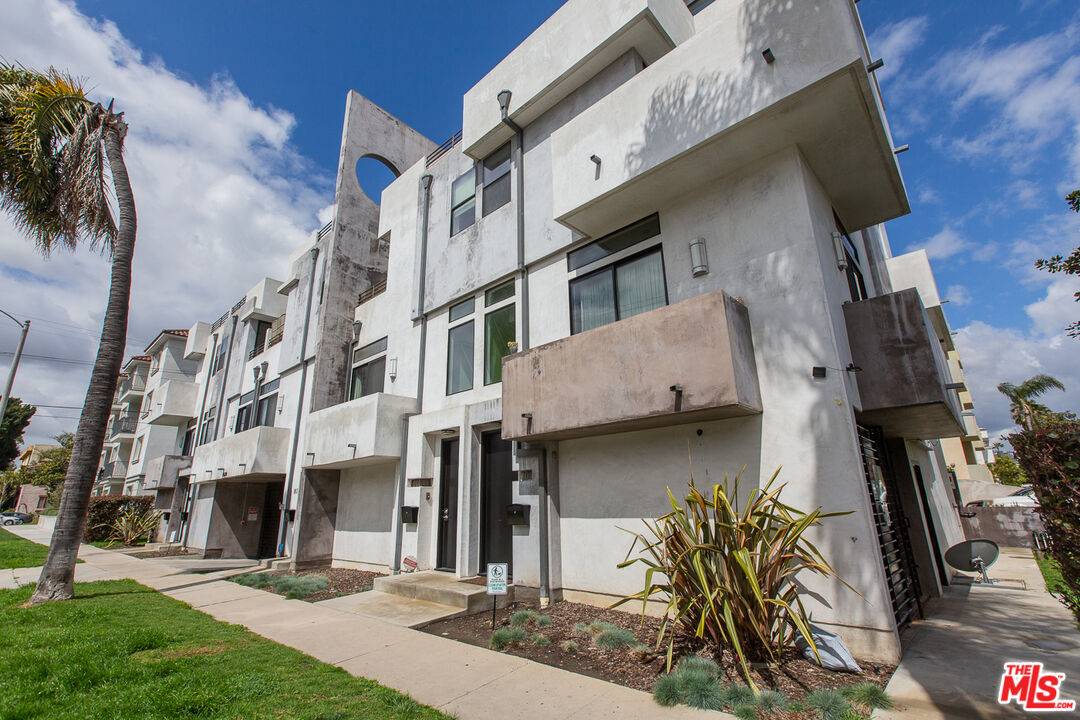 8639 Whitworth Dr 3BR Beverlywood La