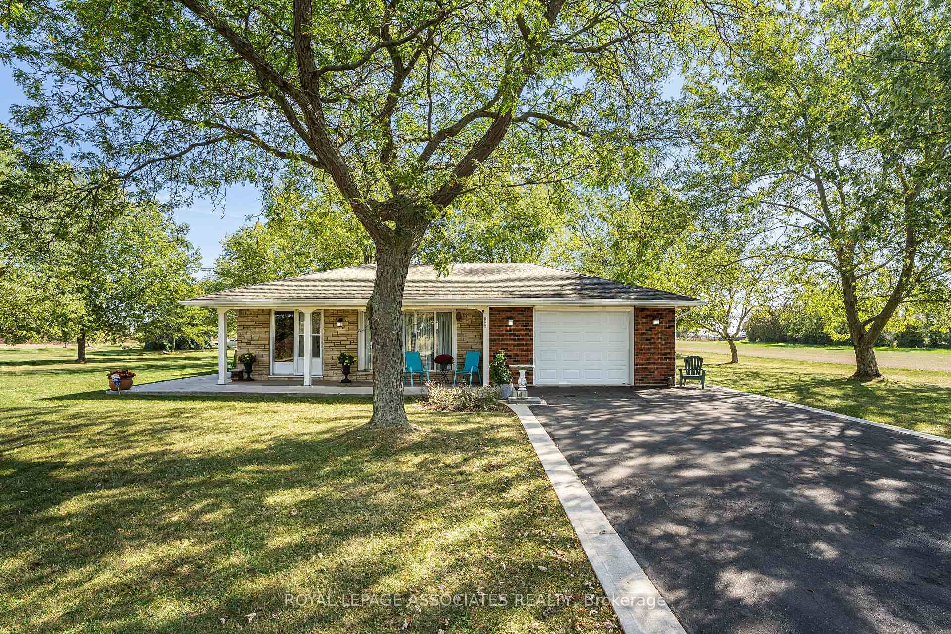 Set on 10 private acres in Rural Glanbrook, this well kept 3 bedroom country bungalow split offers the peace of open fields with city conveniences minutes away.