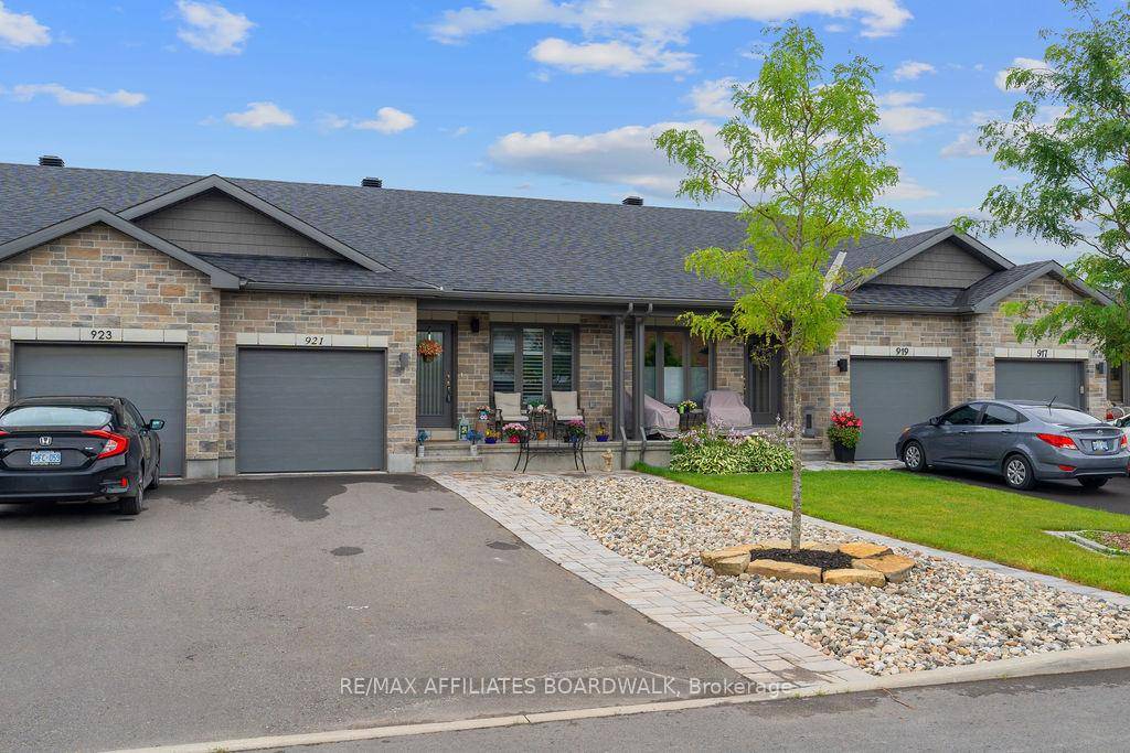 Opportunity knocks in a beautiful, safe neighbourhood !