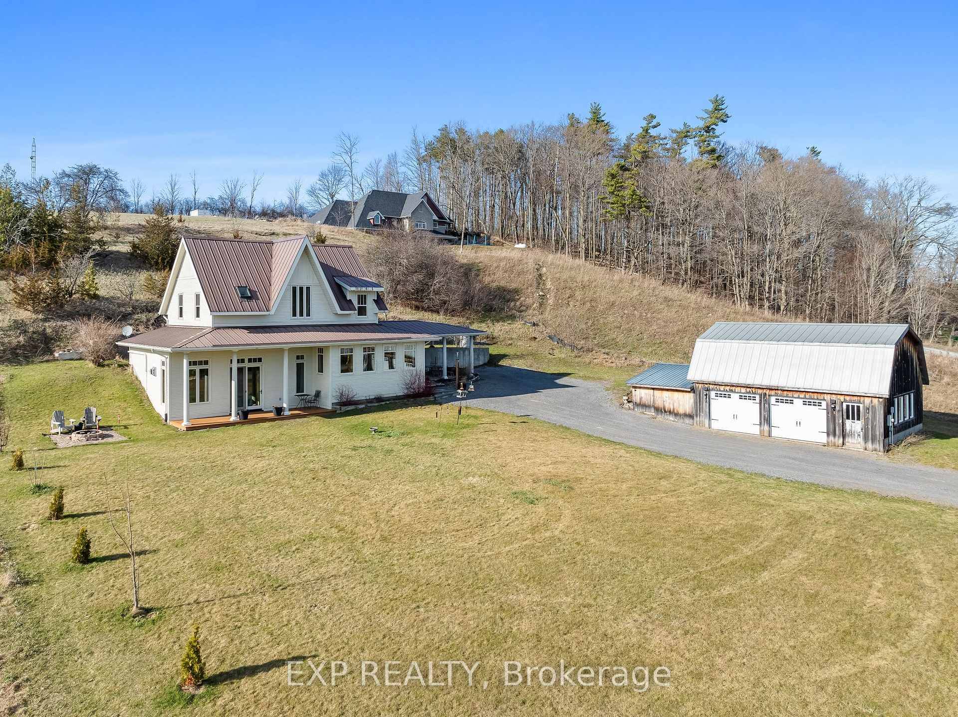 Welcome to 106 Victoria St where you will find the perfect balance between modern living and rustic bliss with this bright farm home inspired build !