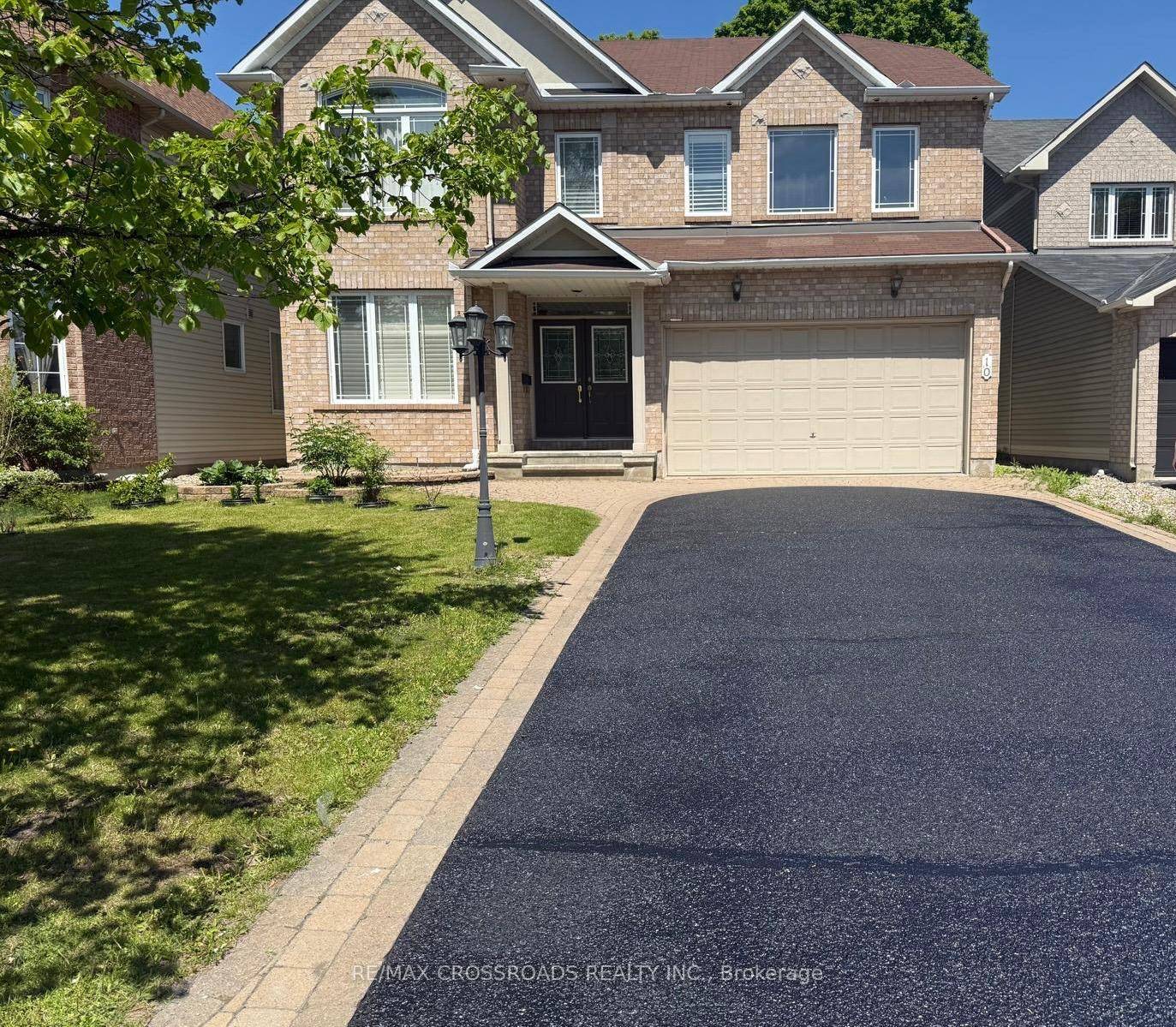 Welcome To Luxurious Living In The Heart Of Longfield Community !