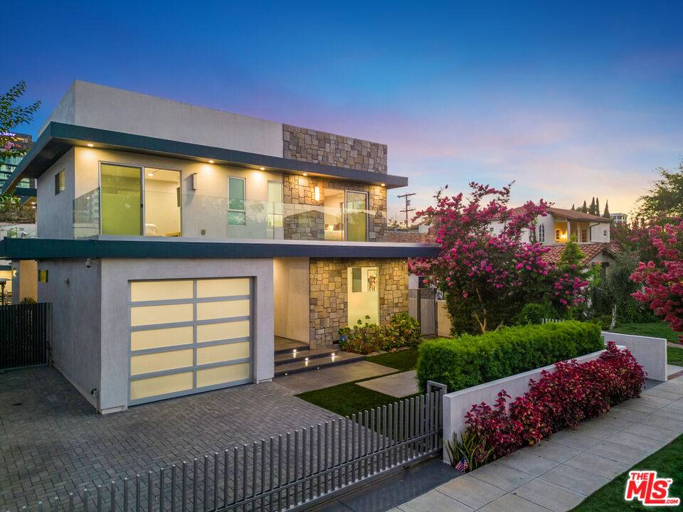 6410   Lindenhurst Ave 4BR Beverly Grove La