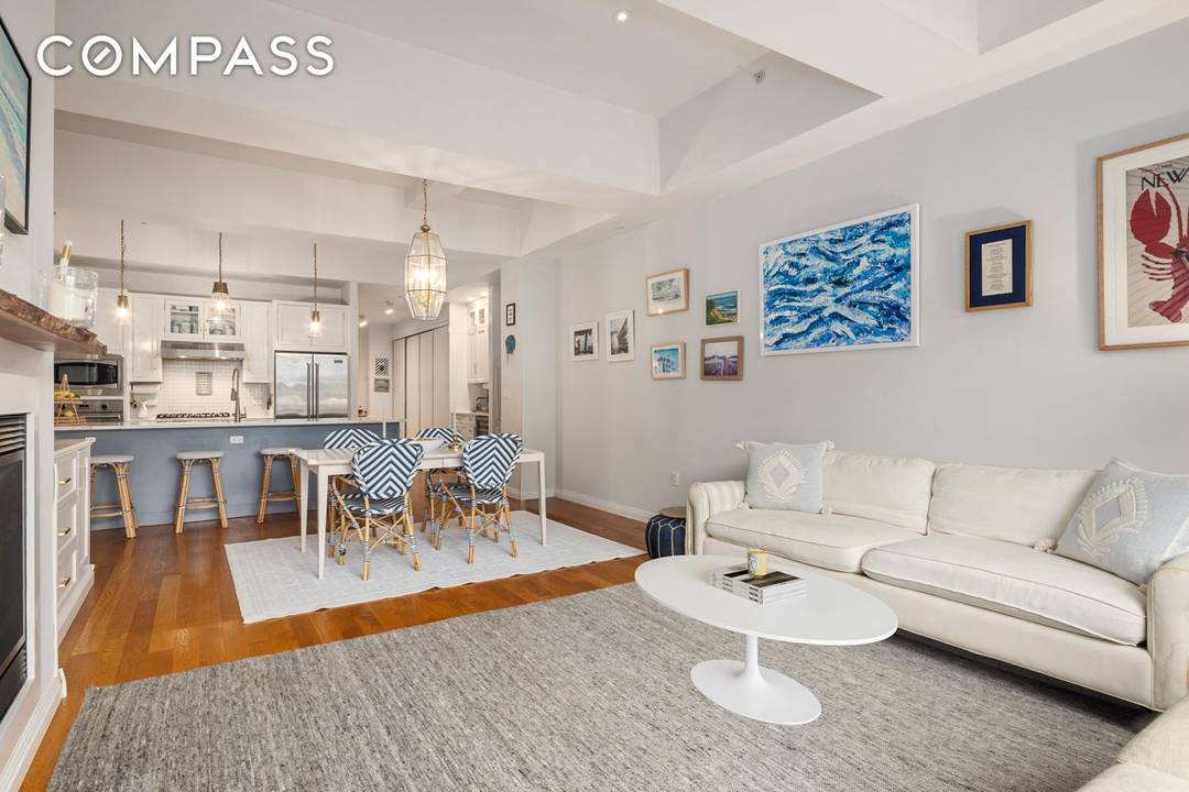 A rarity in the heart of Brooklyn Heights !