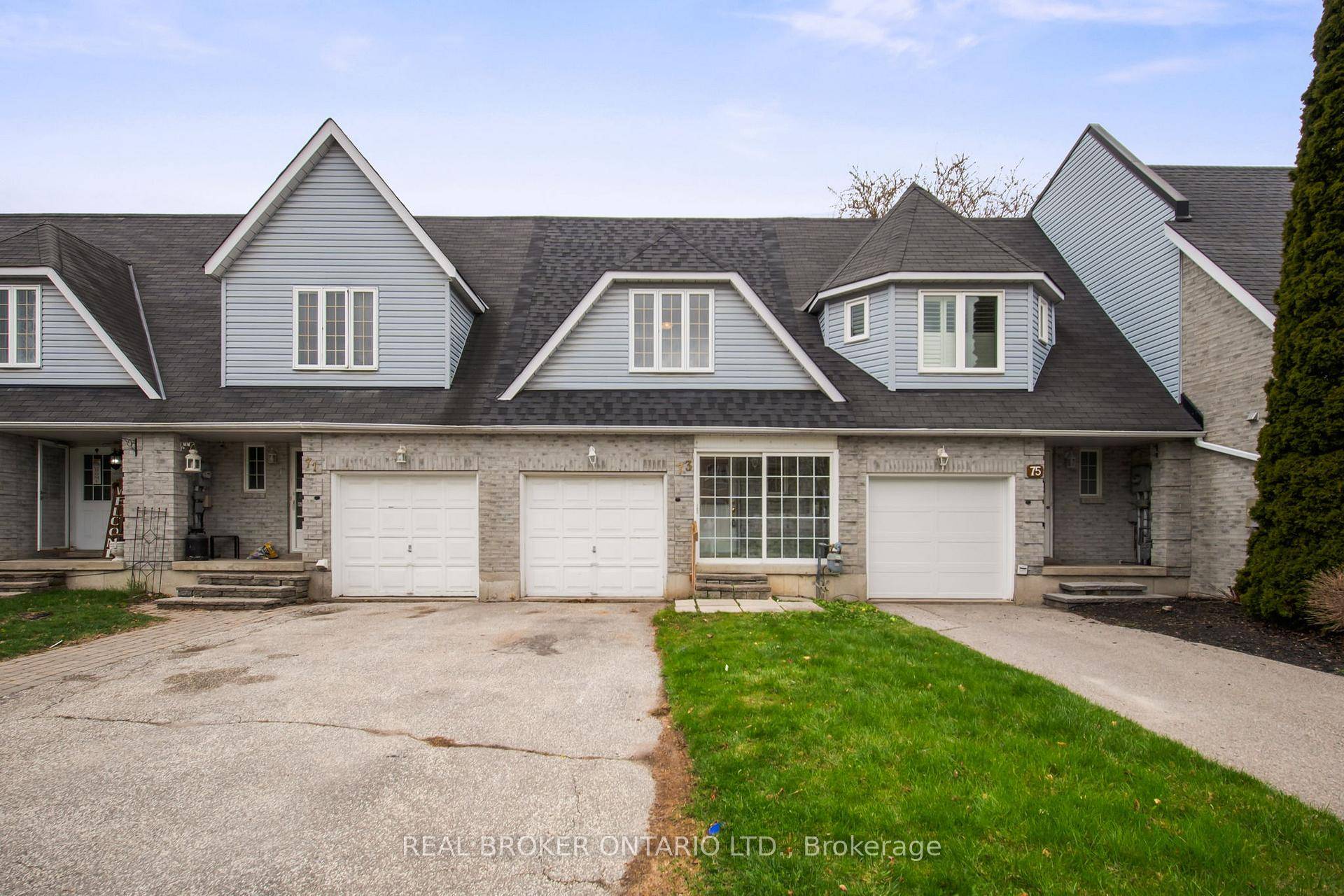 Don't miss this incredible chance to get into the market with this charming 3 bedroom, 2 bathroom townhouse, ideally situated in the highly desirable community of Holland Landing.