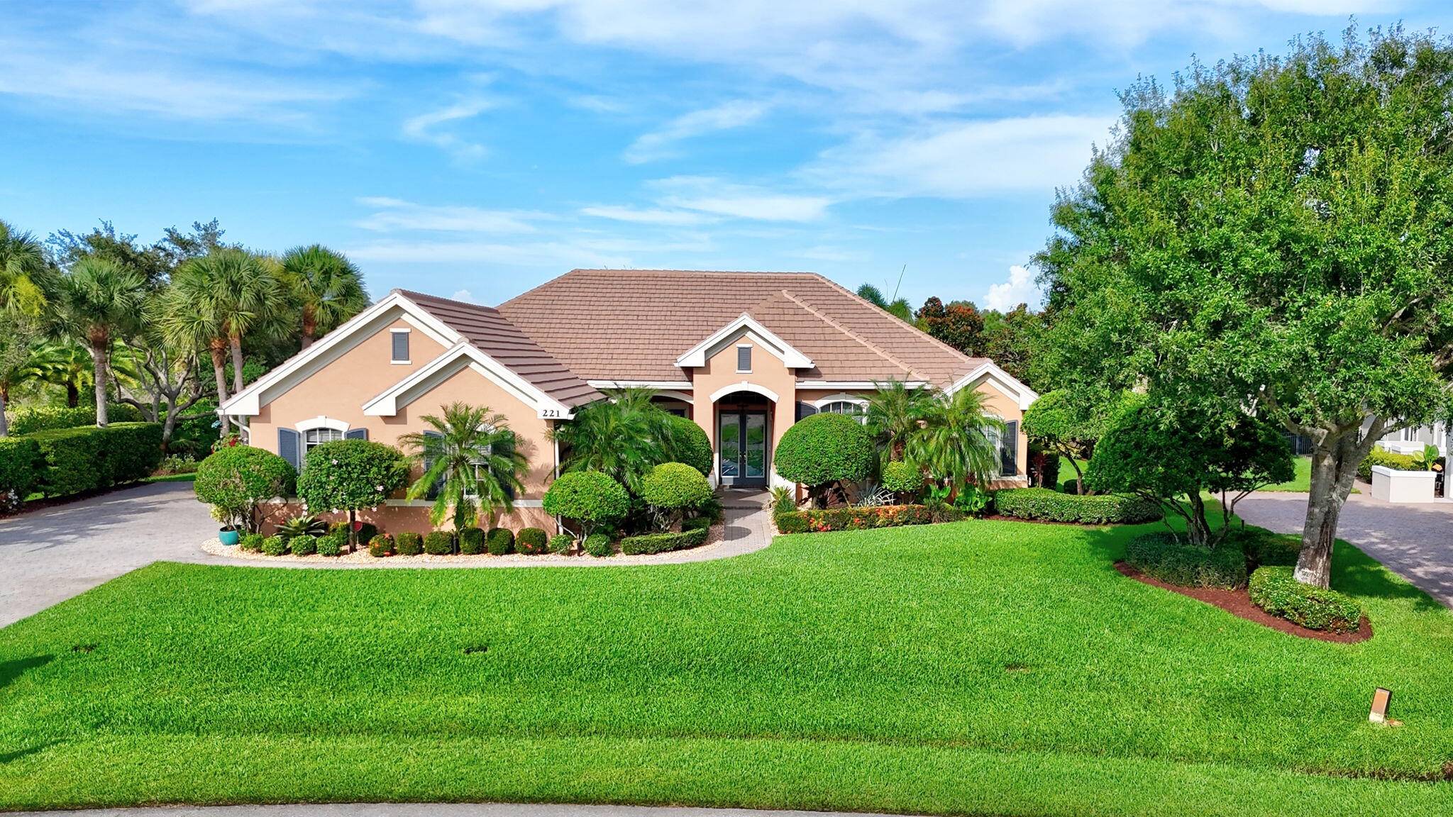 Amazing community where every home is custom built on large, spacious lots.