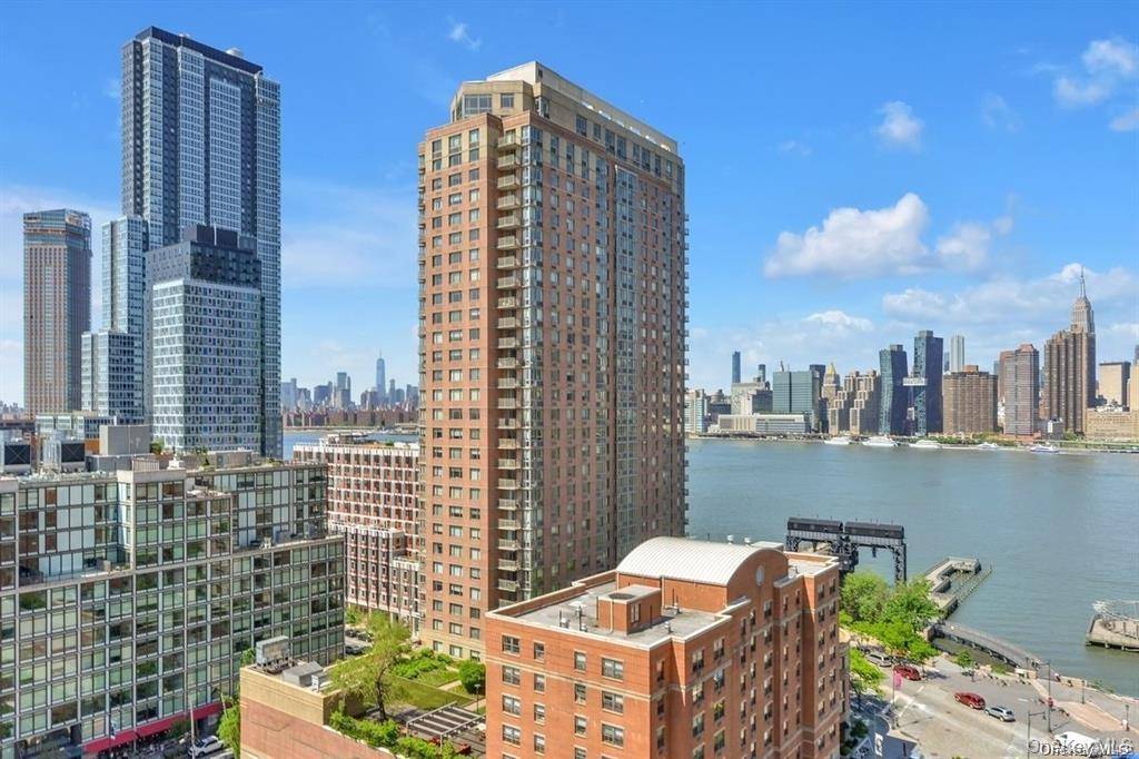 Discover urban living at its finest in this stunning 1 bedroom unit located in Citylights building, Long Island City's first luxury high rise residence.