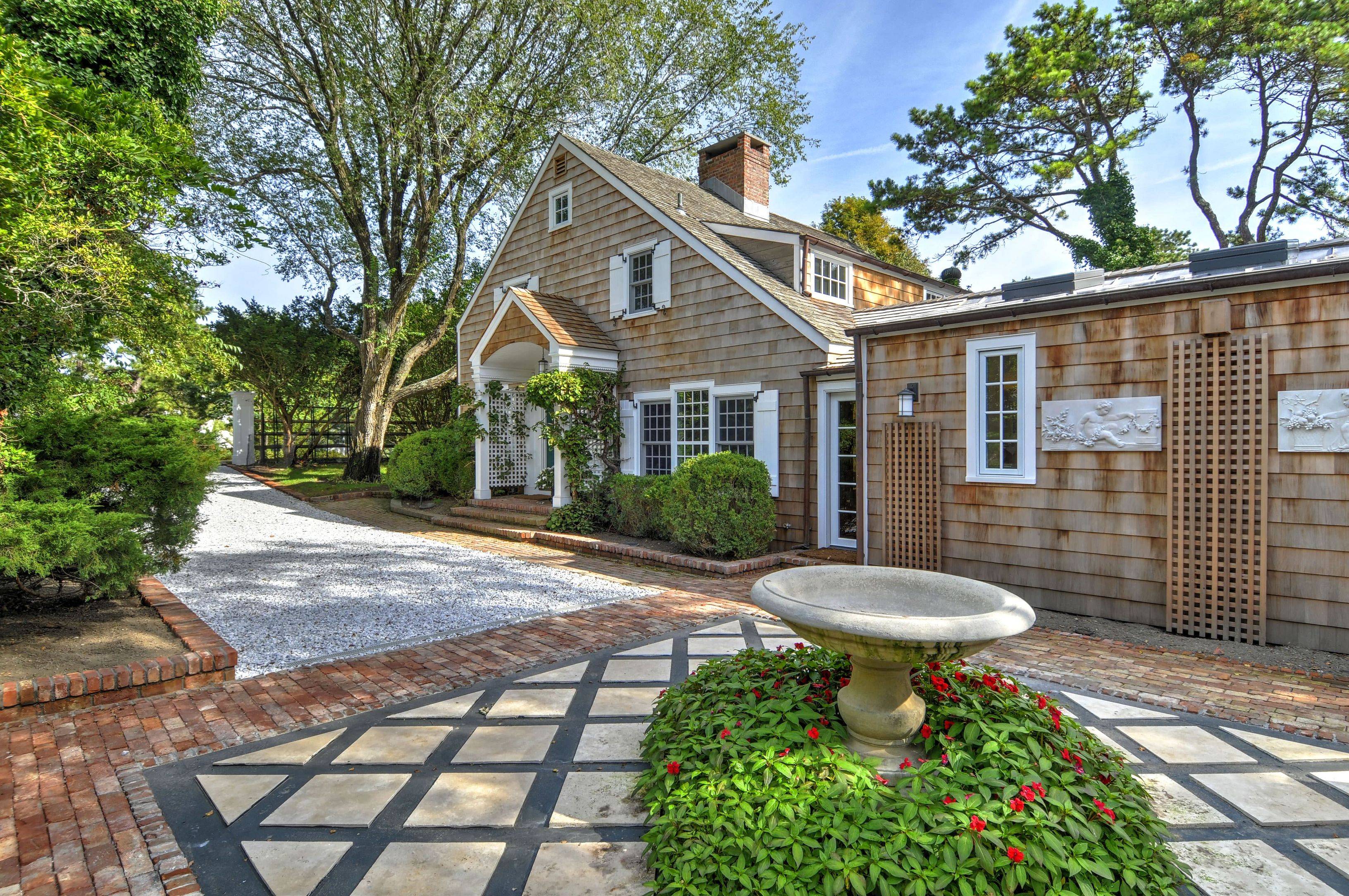 BEAUTIFUL BEACH COMPOUND AMAGANSETT