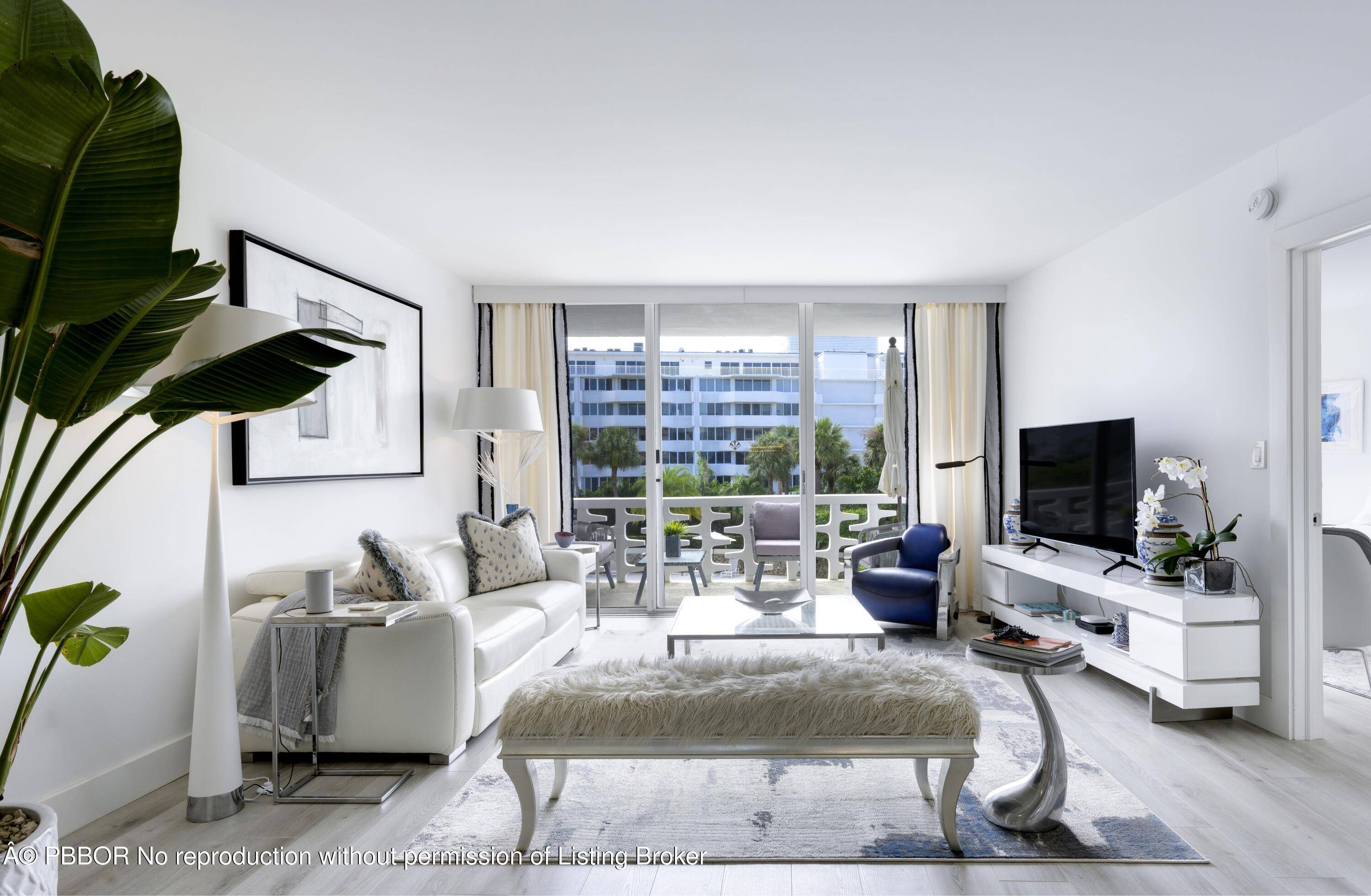 Experience the Magic of Palm Beach Move right into this sleek and sophisticated newly renovated 1BR 1BA in time to celebrate the holidays.