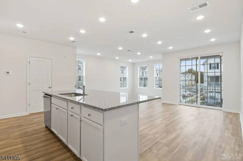 Elegant and spacious modern farmhouse style 4 bedroom, 2.