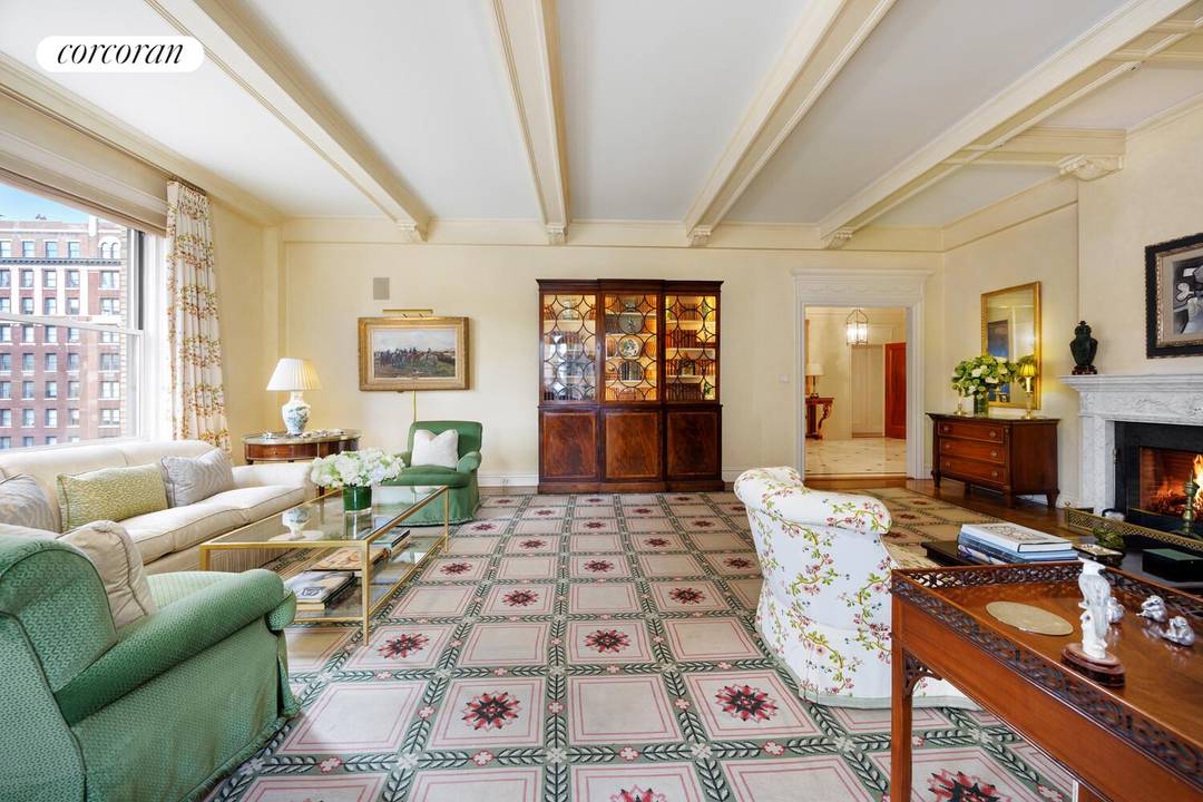 Perfectly positioned on the 8th floor of one of Park Avenue's premier prewar cooperatives, this sun flooded, grandly proportioned corner residence offers the timeless elegance of Old New York, with ...