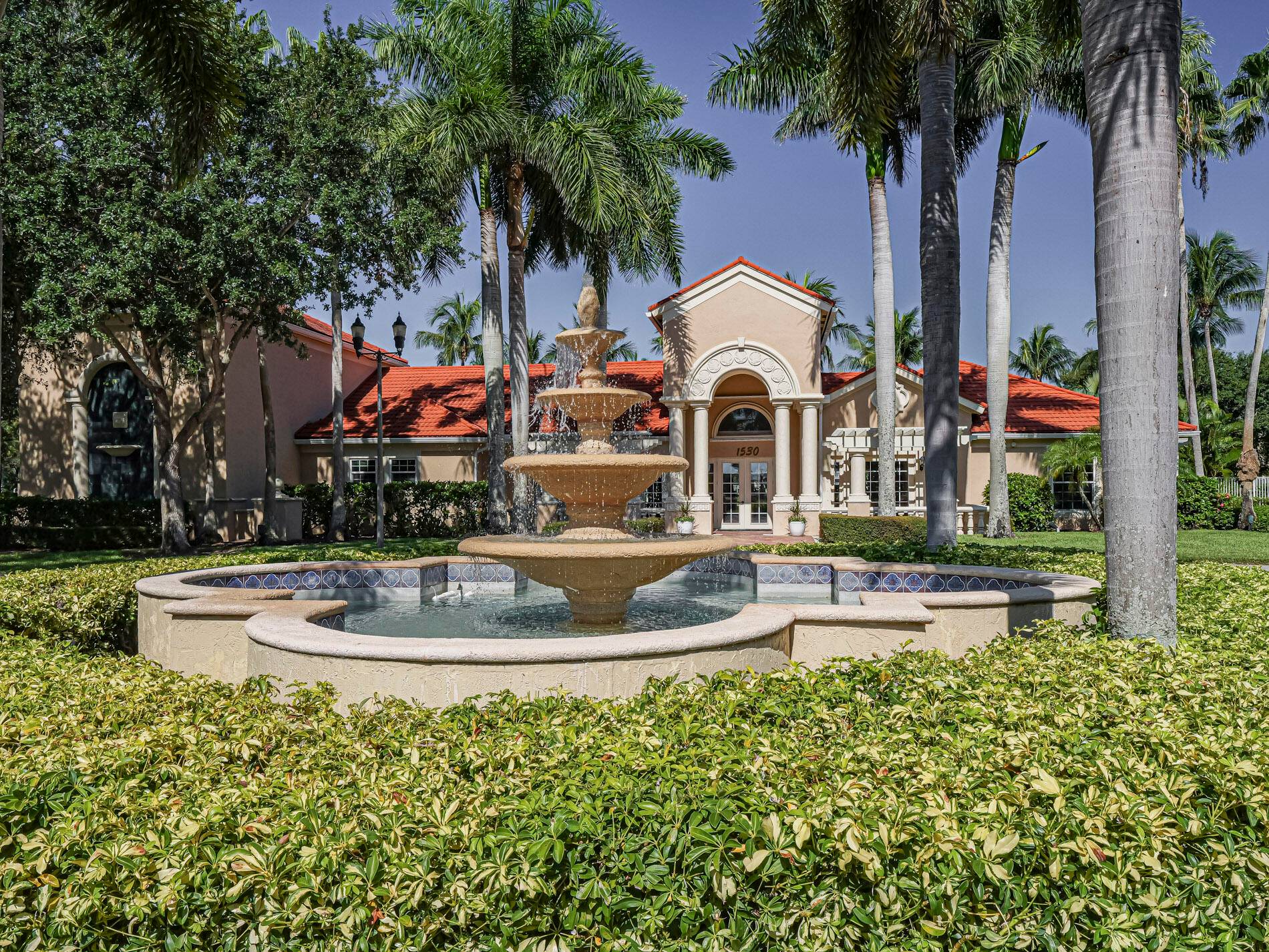 Start living the good life, turn key condo !